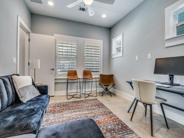 1621  Kyle Avenue , Dallas Texas 75208