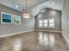 1621  Kyle Avenue , Dallas Texas 75208