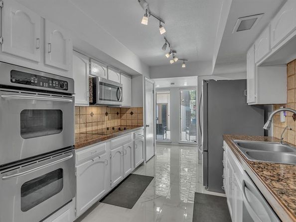 6433  Southpoint Drive , Dallas Texas 75248