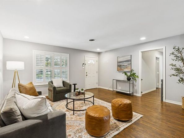 10525  Estate Lane , Dallas Texas 75238