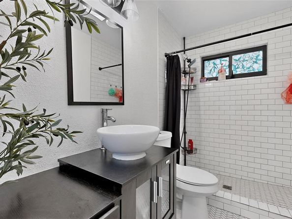 1725  Emerald Street , Grand Prairie Texas 75051