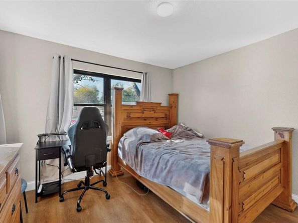 1725  Emerald Street , Grand Prairie Texas 75051