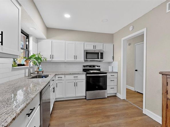 1725  Emerald Street , Grand Prairie Texas 75051