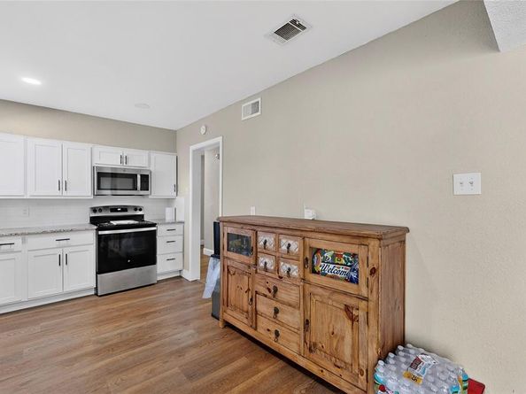 1725  Emerald Street , Grand Prairie Texas 75051