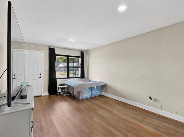 1725  Emerald Street , Grand Prairie Texas 75051