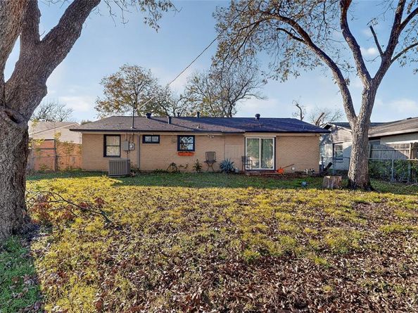 1725  Emerald Street , Grand Prairie Texas 75051