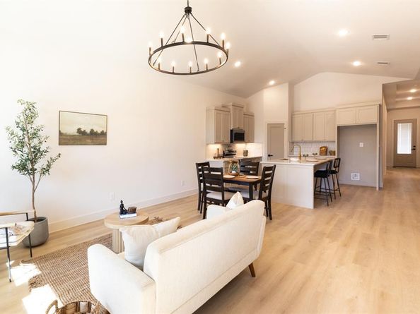 5104  Curzon Avenue , Fort Worth Texas 76107