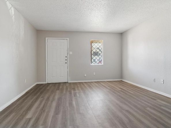 2195 W Aspen Drive , Dallas Texas 75227