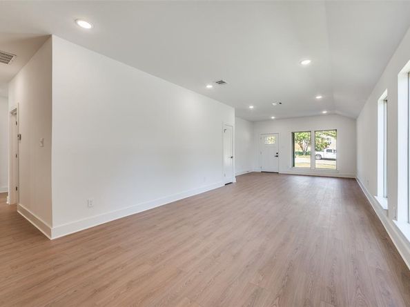 5401  Helmick Avenue , Fort Worth Texas 76107