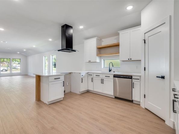 5401  Helmick Avenue , Fort Worth Texas 76107