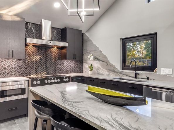 6566  Ridgeview Circle , Dallas Texas 75240