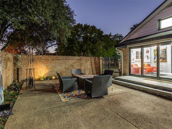 6566  Ridgeview Circle , Dallas Texas 75240