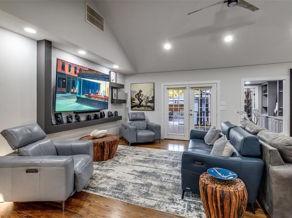 6566  Ridgeview Circle , Dallas Texas 75240