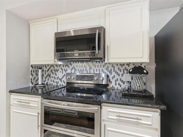 15922  Archwood Lane  1011, Dallas Texas 75248