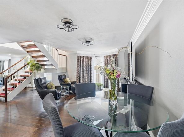 15922  Archwood Lane  1011, Dallas Texas 75248