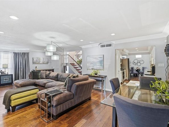 15922  Archwood Lane  1011, Dallas Texas 75248