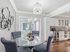 15922  Archwood Lane  1011, Dallas Texas 75248