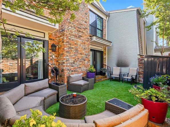 15922  Archwood Lane  1011, Dallas Texas 75248