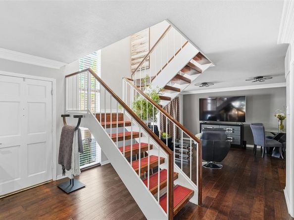 15922  Archwood Lane  1011, Dallas Texas 75248