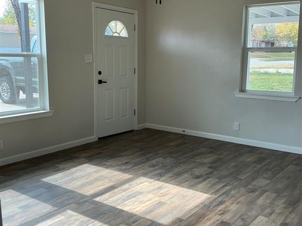 700  Hodgson Street , Fort Worth Texas 76115