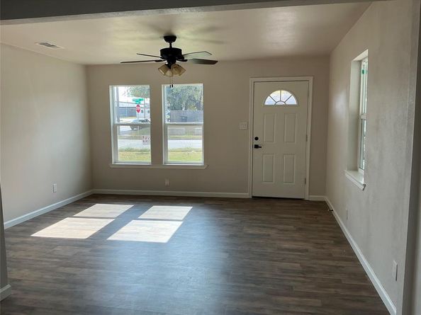 700  Hodgson Street , Fort Worth Texas 76115