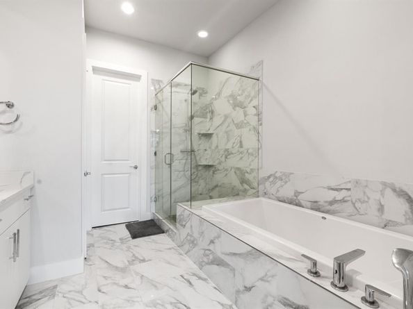 381 E Greenbriar Lane  1603, Dallas Texas 75203