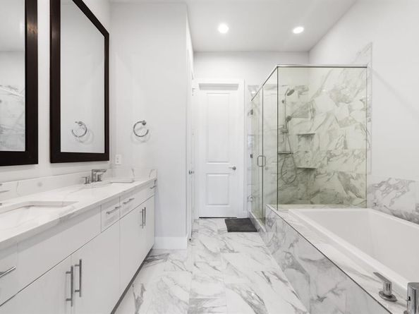 381 E Greenbriar Lane  1603, Dallas Texas 75203