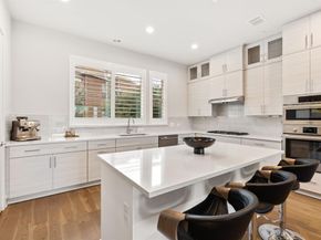 381 E Greenbriar Lane  1603, Dallas Texas 75203