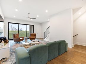 381 E Greenbriar Lane  1603, Dallas Texas 75203