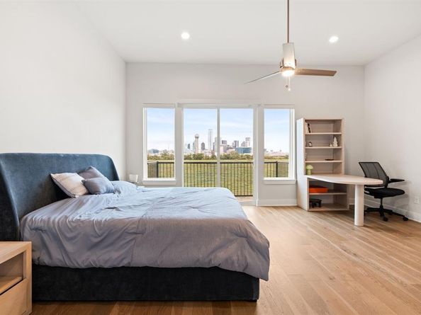 381 E Greenbriar Lane  1603, Dallas Texas 75203