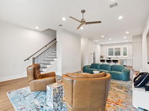 381 E Greenbriar Lane  1603, Dallas Texas 75203