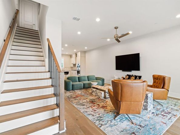 381 E Greenbriar Lane  1603, Dallas Texas 75203