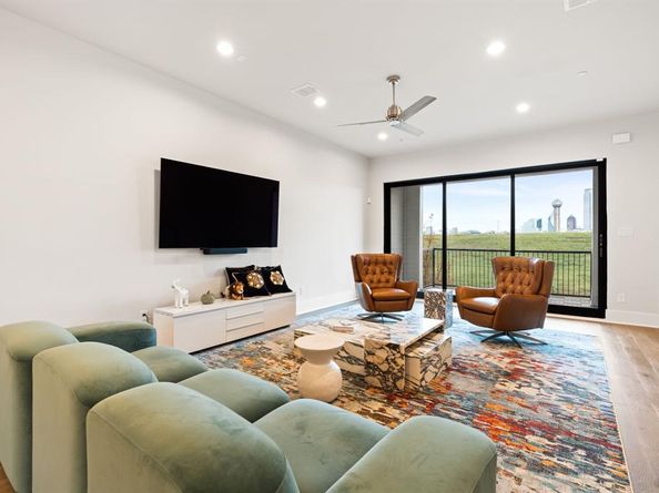 381 E Greenbriar Lane  1603, Dallas Texas 75203