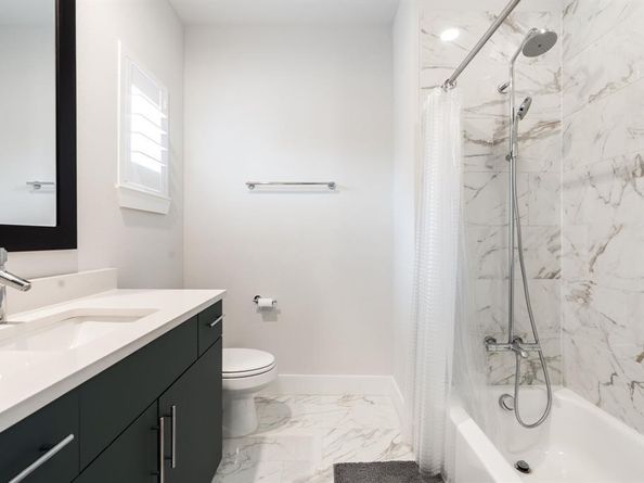 381 E Greenbriar Lane  1603, Dallas Texas 75203