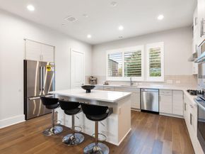 381 E Greenbriar Lane  1603, Dallas Texas 75203