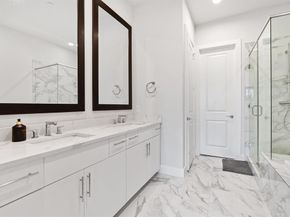 381 E Greenbriar Lane  1603, Dallas Texas 75203