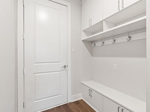 381 E Greenbriar Lane  1603, Dallas Texas 75203