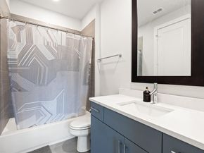 381 E Greenbriar Lane  1603, Dallas Texas 75203