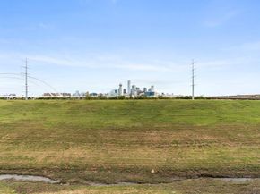 381 E Greenbriar Lane  1603, Dallas Texas 75203