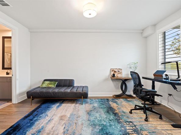 381 E Greenbriar Lane  1603, Dallas Texas 75203