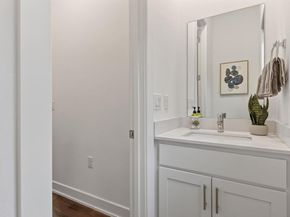 737 N Zang Boulevard  102, Dallas Texas 75208