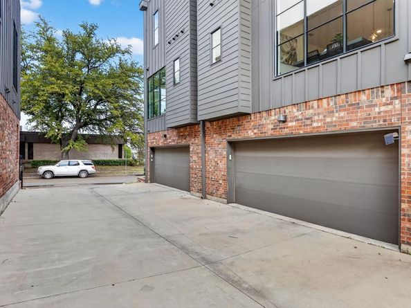 737 N Zang Boulevard  102, Dallas Texas 75208