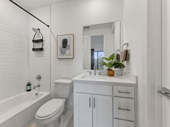 737 N Zang Boulevard  102, Dallas Texas 75208