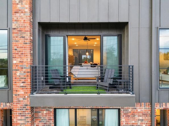 737 N Zang Boulevard  102, Dallas Texas 75208