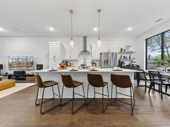 737 N Zang Boulevard  102, Dallas Texas 75208