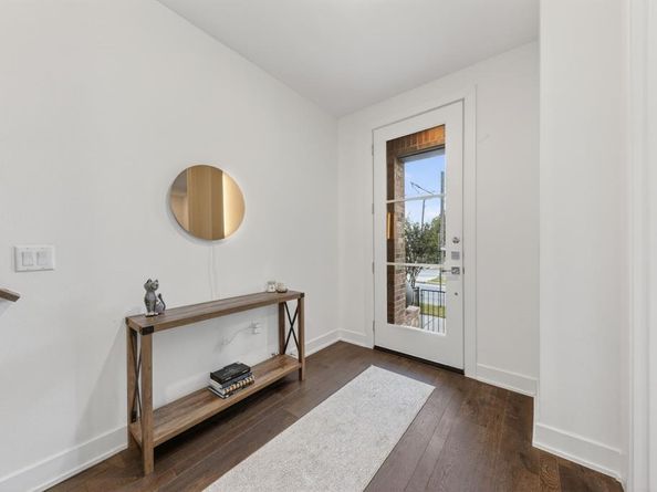 737 N Zang Boulevard  102, Dallas Texas 75208