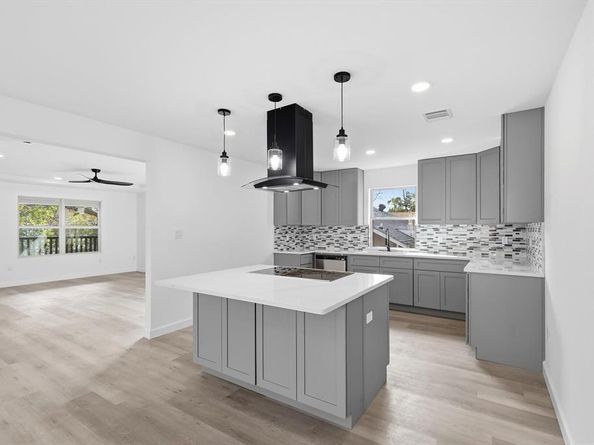 1711 E Waco Avenue , Dallas Texas 75216