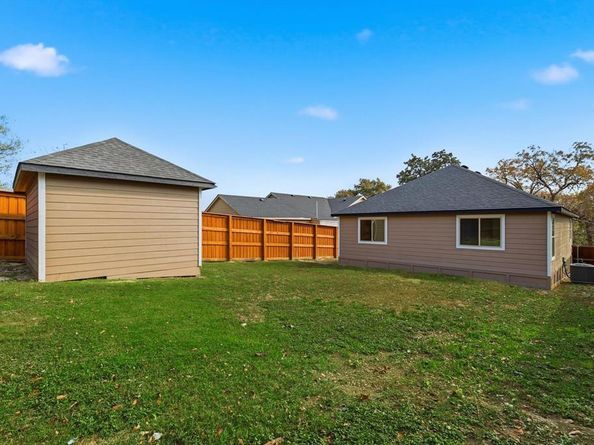 1711 E Waco Avenue , Dallas Texas 75216