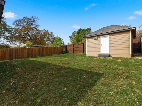 1711 E Waco Avenue , Dallas Texas 75216