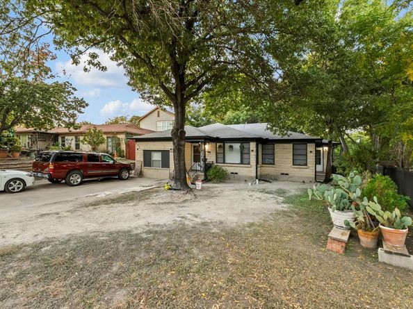 3035  Lasca Street , Dallas Texas 75227